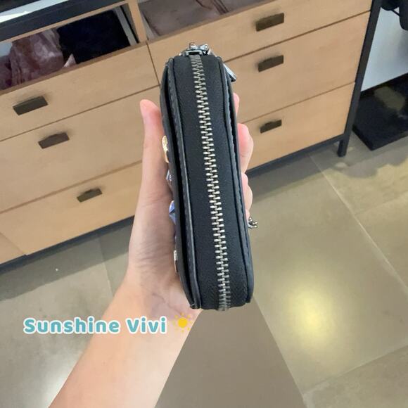 NWT Coach Zip Card Case With Rivets Refined Pebble CCO21 Leather Black Multi - Picture 3 of 5